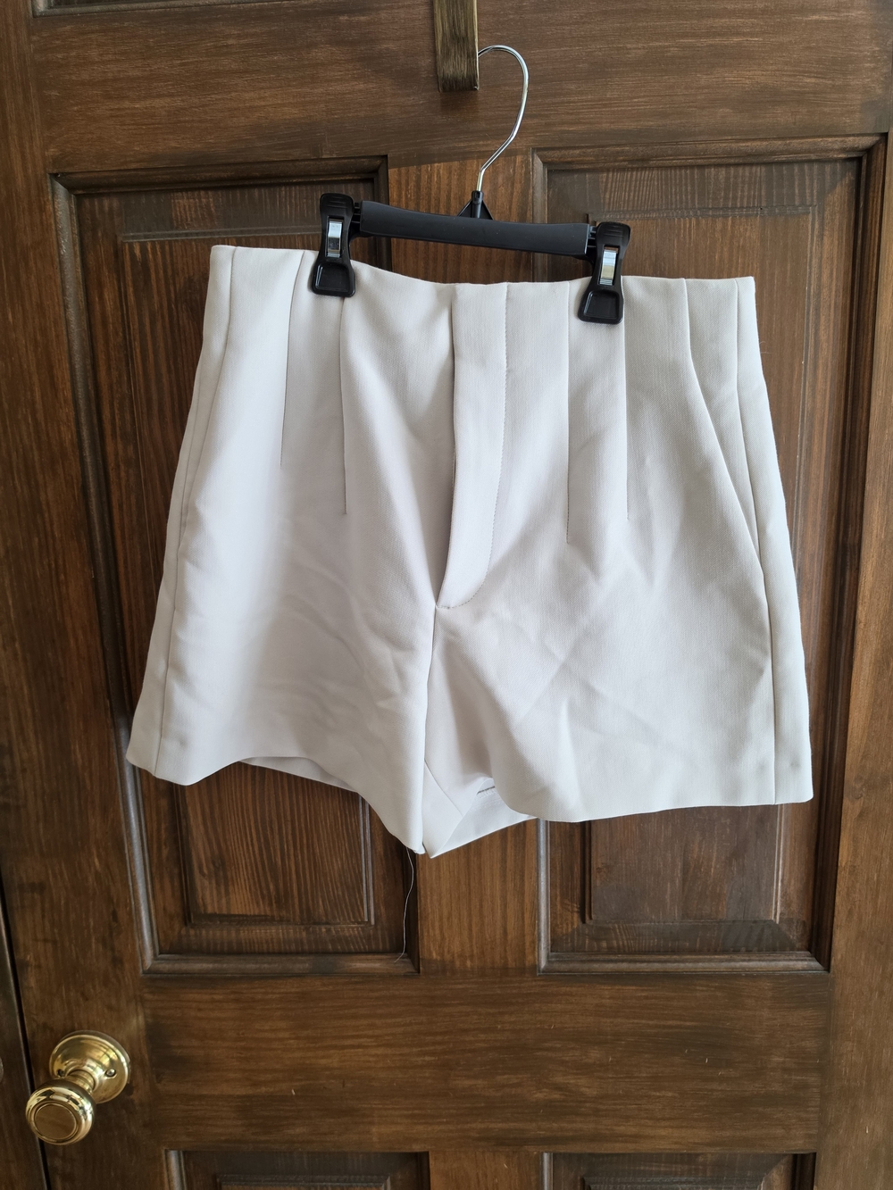 Zara Sz M Cream High-Waist Pleated Women's Shorts